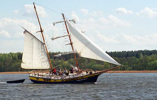 Charter Sailing Yacht Insurance